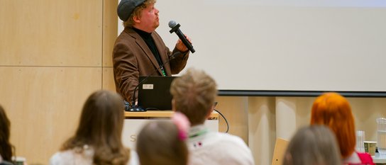 Desuconin tekoälylinjaus ohjelmalle